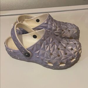 CROCS Kids Textured Lavender Clogs